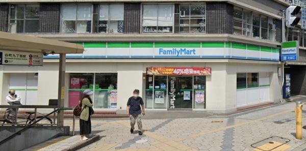 クラウンハイム上町台セントラル　ラ・カーサ(ファミリーマート谷町千日前通店)
