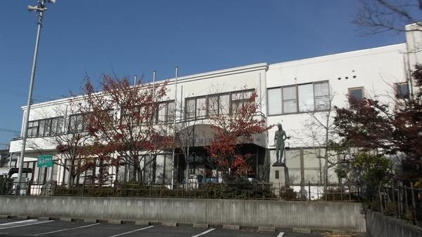 半田市平地町3丁目の中古一戸建て(半田市立亀崎図書館)