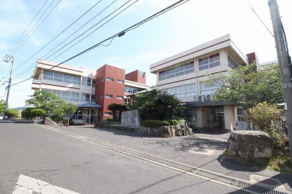シャトレハイツ屋島(高松市立牟礼北小学校)
