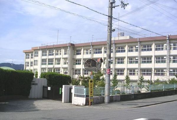 豊中市上野西３丁目の新築一戸建(豊中市立第十一中学校)