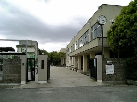 八尾市西木の本１丁目の中古一戸建て(八尾市立大正中学校)