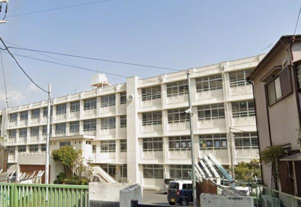 羽曳野市高鷲２丁目の中古一戸建て(羽曳野市立高鷲南中学校)