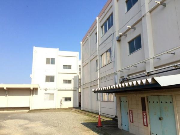 平塚市東真土4丁目の土地(平塚市立真土小学校)