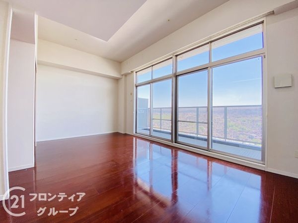 ロイヤルメドゥ香里園タワー　中古マンション