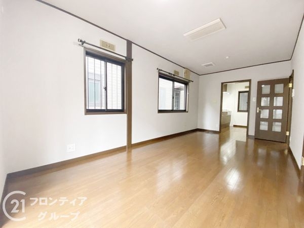 寝屋川市石津東町　中古一戸建て