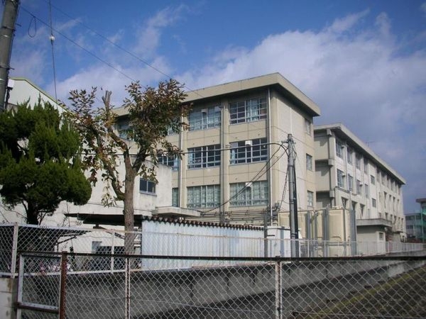 寝屋川市春日町の中古一戸建て
