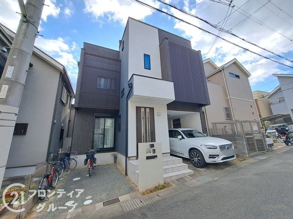 寝屋川市明徳１丁目　中古一戸建て