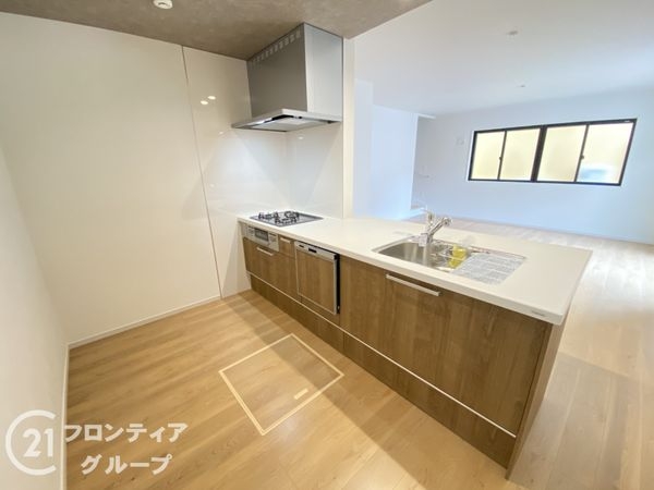 寝屋川市三井南町　新築一戸建て　１期　２号棟