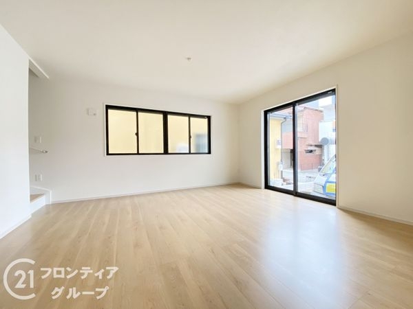 寝屋川市三井南町　新築一戸建て　１期　２号棟