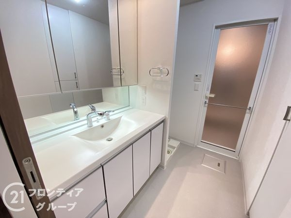 ロイヤルメドゥ香里園タワー　中古マンション