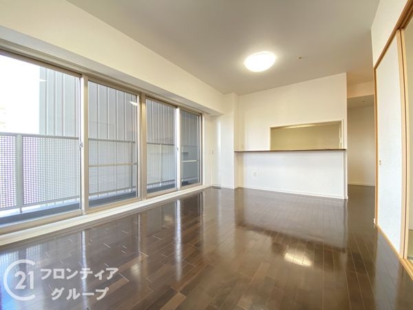 ロイヤルメドゥ香里園タワー　中古マンション