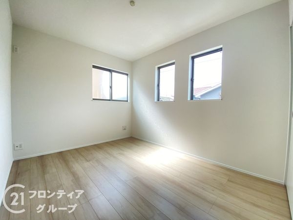 寝屋川市高柳３丁目　新築一戸建て　１号棟