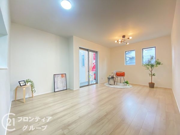 寝屋川市高柳３丁目　新築一戸建て　１号棟