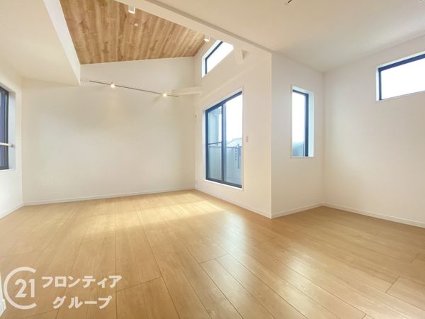 枚方市春日元町１丁目　新築一戸建て　B号棟