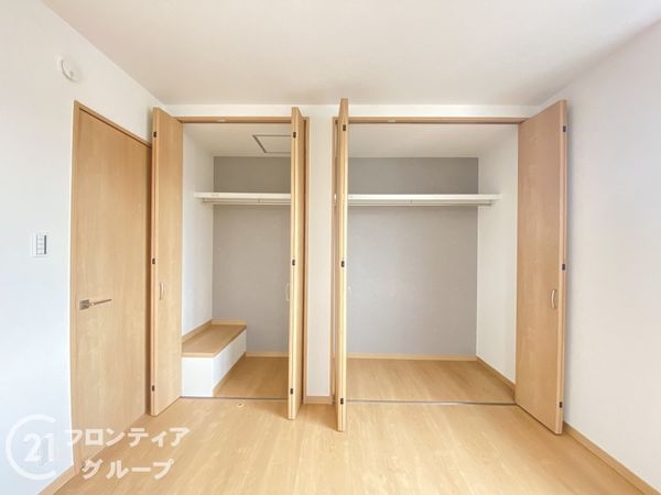 寝屋川市高柳２丁目　新築一戸建て