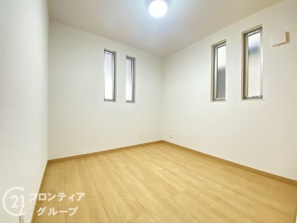 寝屋川市高柳２丁目　新築一戸建て