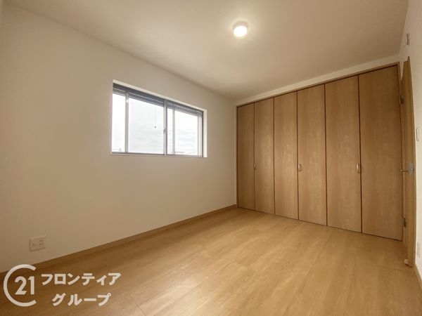 寝屋川市高柳２丁目　新築一戸建て