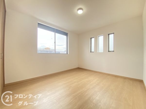 寝屋川市高柳２丁目　新築一戸建て