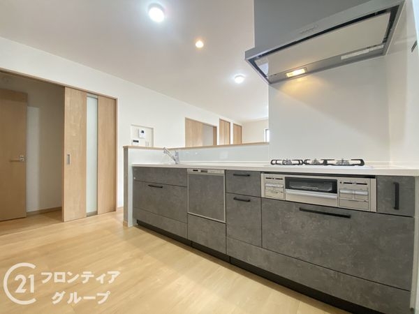 寝屋川市高柳２丁目　新築一戸建て