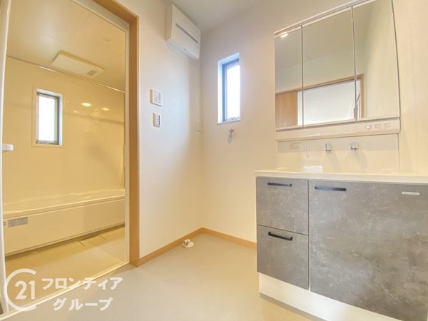 寝屋川市高柳２丁目　新築一戸建て