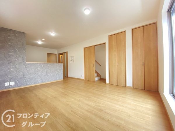 寝屋川市高柳２丁目　新築一戸建て