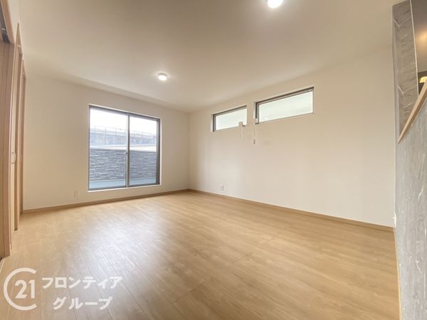 寝屋川市高柳２丁目　新築一戸建て