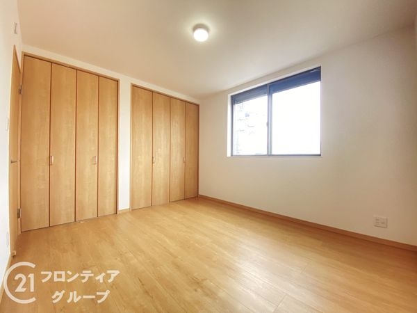 寝屋川市高柳２丁目　新築一戸建て