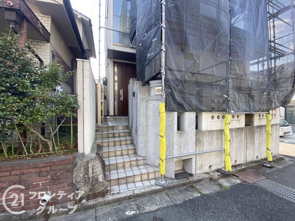 寝屋川市成田南町　中古一戸建て