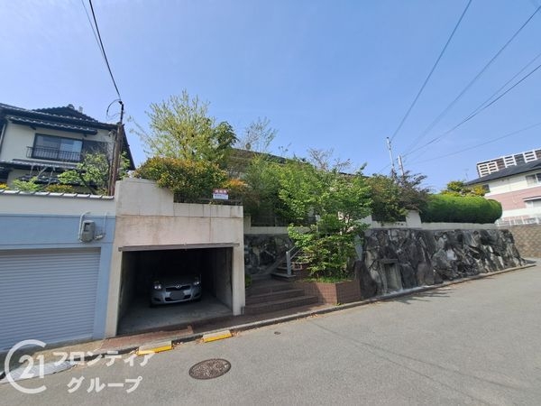 枚方市菊丘町　中古一戸建て