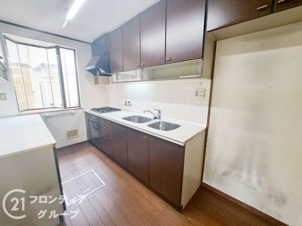 枚方市菊丘町　中古一戸建て
