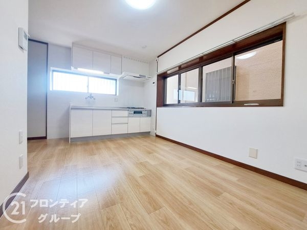 枚方市出屋敷元町２丁目　中古一戸建て