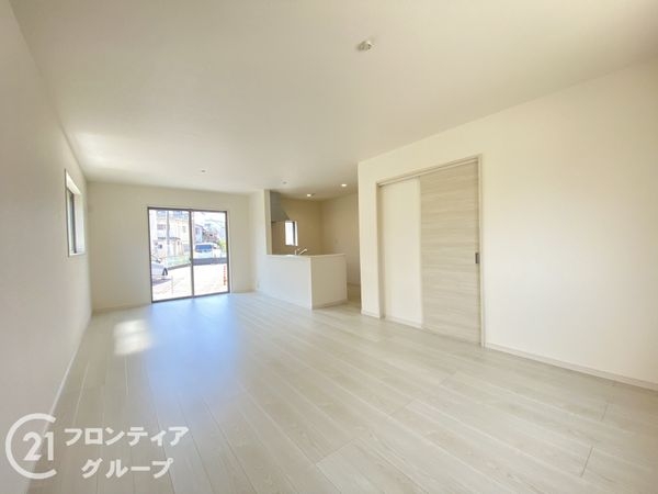 寝屋川市仁和寺町　新築一戸建て　３期　1号棟