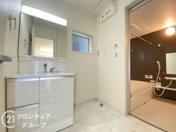 寝屋川市仁和寺町　新築一戸建て　３期　２号棟