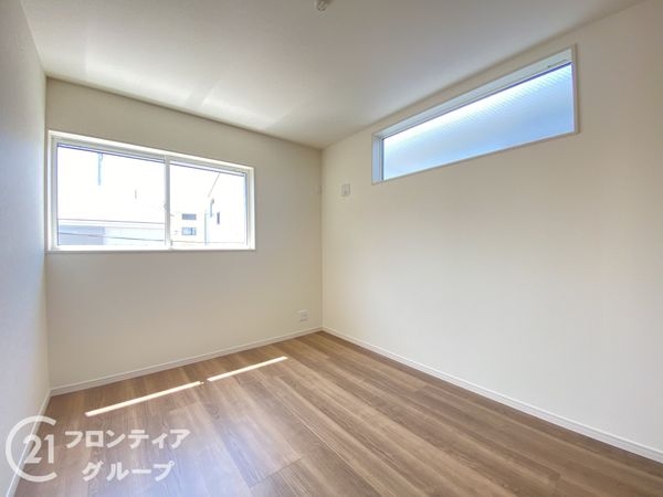 寝屋川市仁和寺町　新築一戸建て　３期　２号棟