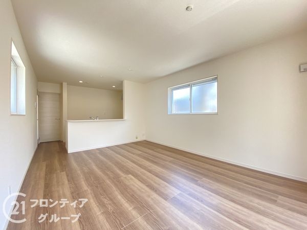 寝屋川市仁和寺町　新築一戸建て　３期　２号棟