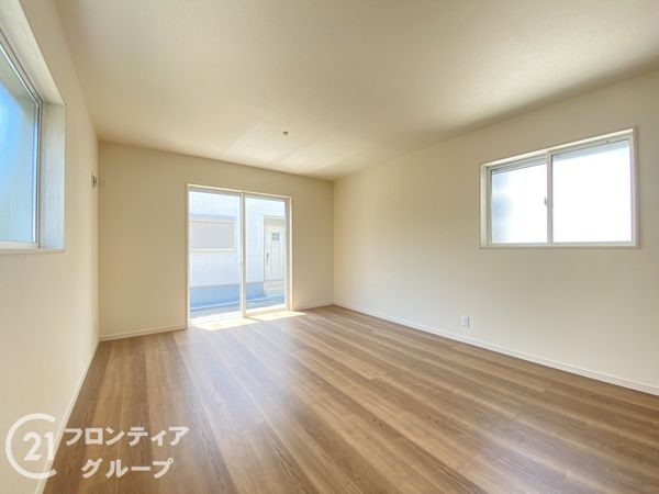 寝屋川市仁和寺町　新築一戸建て　３期　２号棟