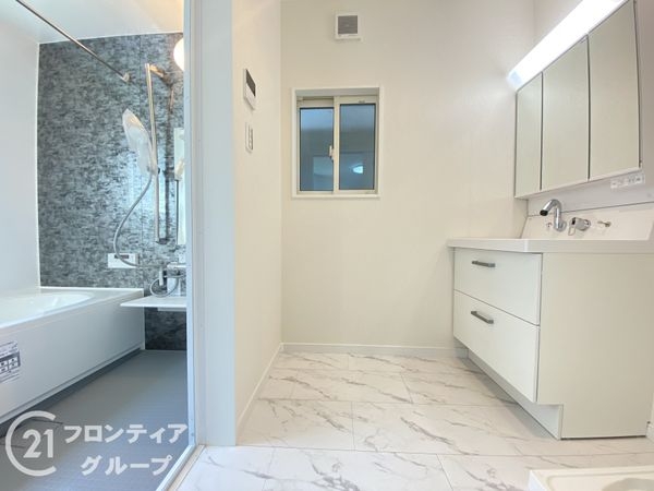 枚方市桜丘町　新築一戸建て