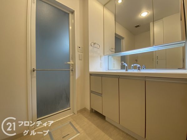 ロイヤルメドゥ香里園タワー　中古マンション