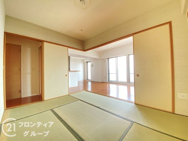 ロイヤルメドゥ香里園タワー　中古マンション