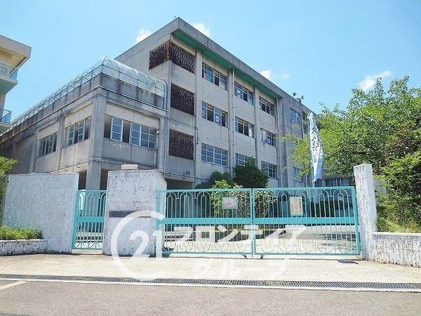 寝屋川市萱島桜園町の中古一戸建て(寝屋川市立中木田中学校)
