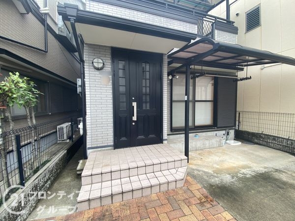 寝屋川市萱島桜園町　中古一戸建て