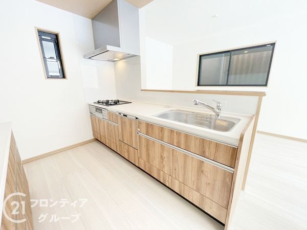 寝屋川市高柳栄町　新築一戸建て