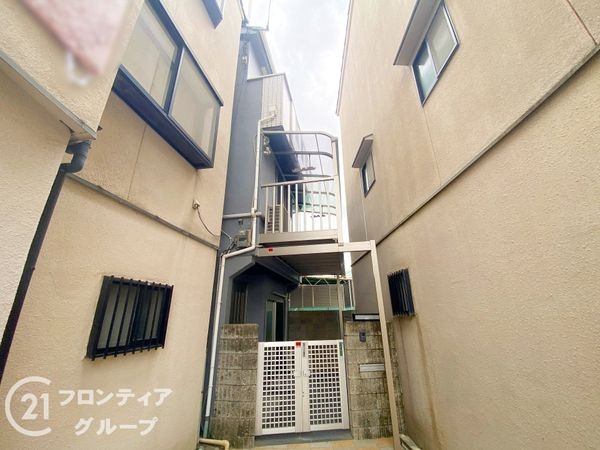 寝屋川市池田中町　中古一戸建て