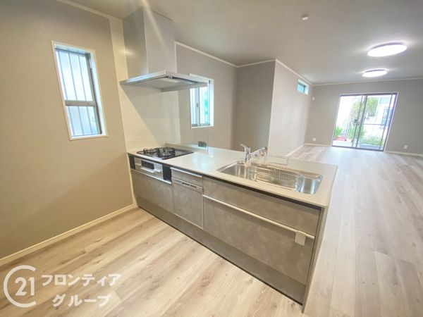 寝屋川市昭栄町　新築一戸建て