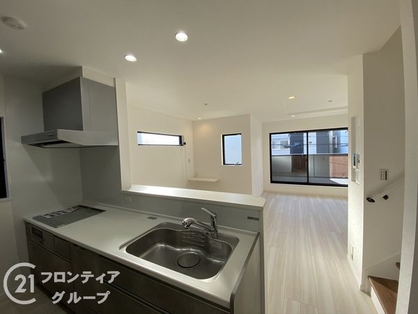 枚方市渚西１丁目　中古一戸建て