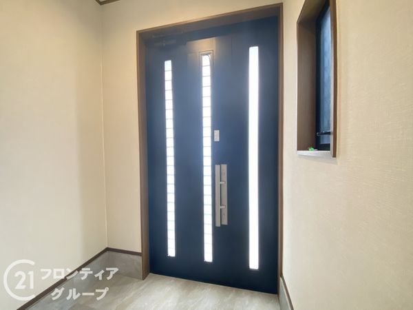 枚方市長尾東町3丁目の中古一戸建て(玄関)