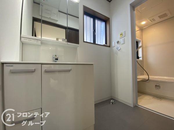 枚方市長尾東町3丁目の中古一戸建て(洗面台・洗面所)