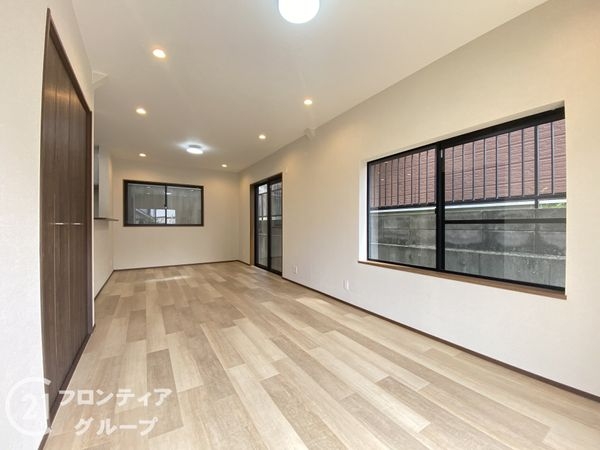 枚方市長尾東町3丁目の中古一戸建て(リビング)