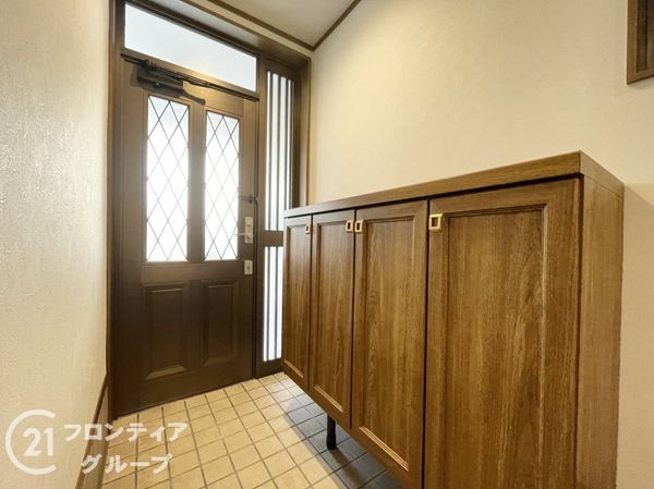 寝屋川市池田3丁目の中古一戸建て(玄関)