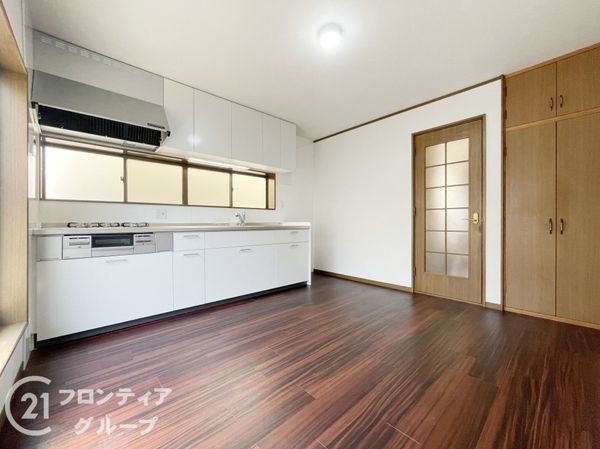 寝屋川市池田3丁目の中古一戸建て(リビング)